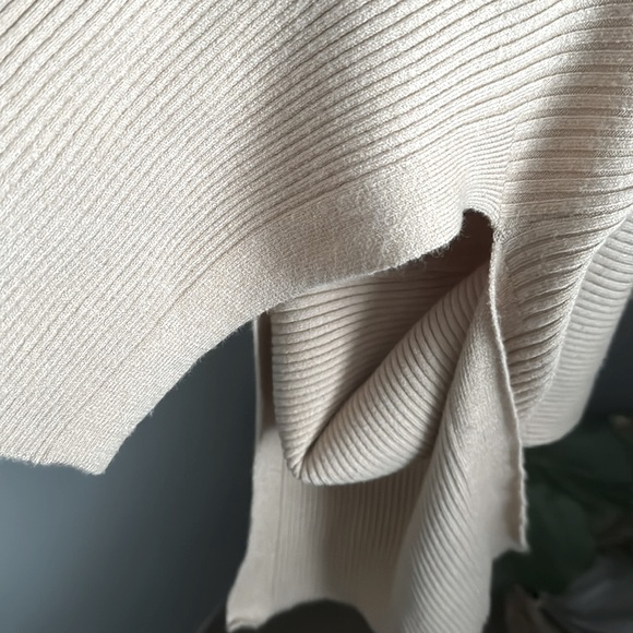 Beige color ribbed dress - Picture 4 of 5